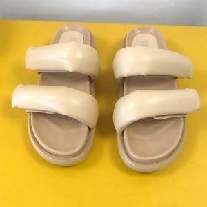 Cape Robbin  size 9 Kitty sandals